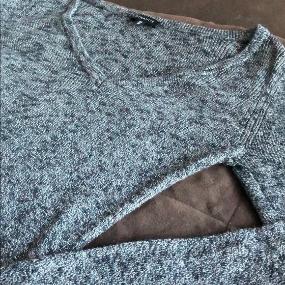 Dynamite v-neck sweater - Picture 2 of 2